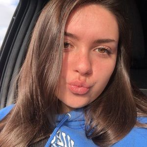 Meet your Posher, Olivia